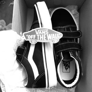 Old Skool V black Velcro vans - kids
